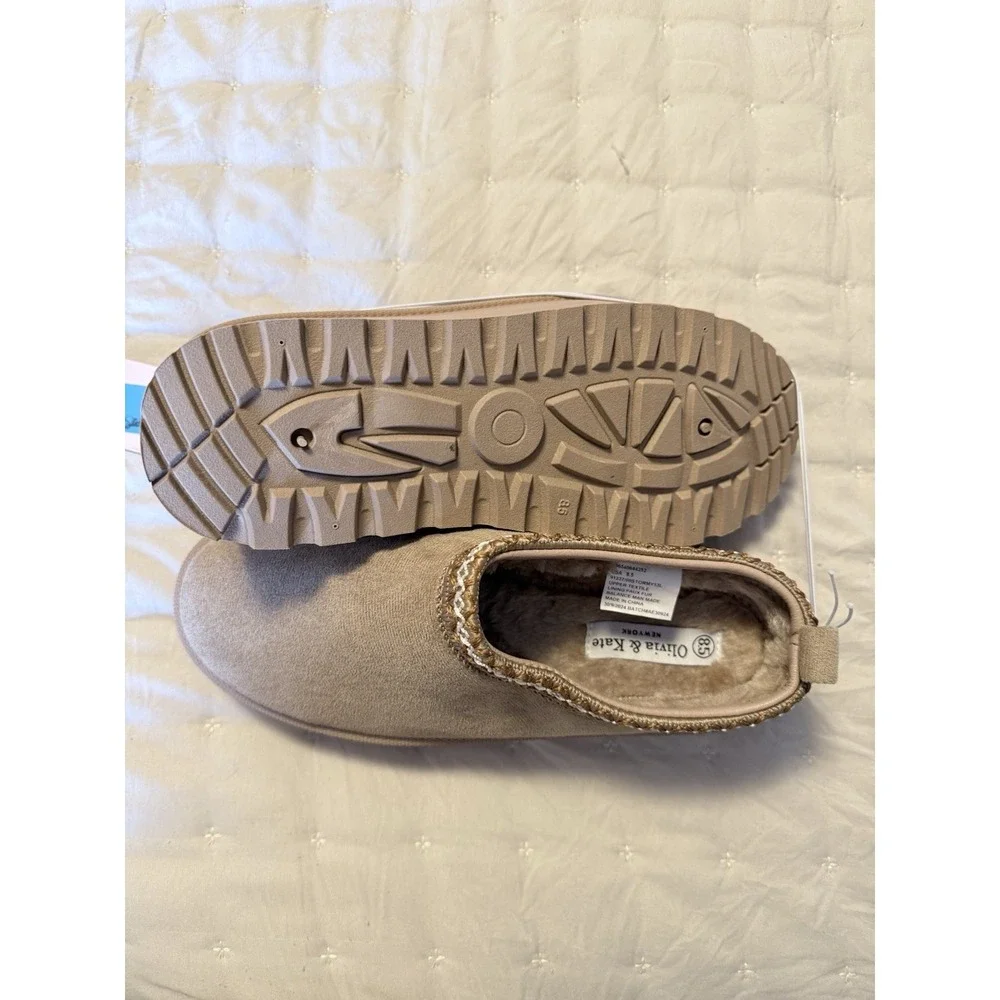 Women's NWT Olivia‎ &Kate Size Suede Platform Shoes 8.5